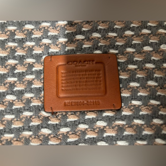 NWT Coach 100% Wool Blanket Scarf - Picture 2 of 5